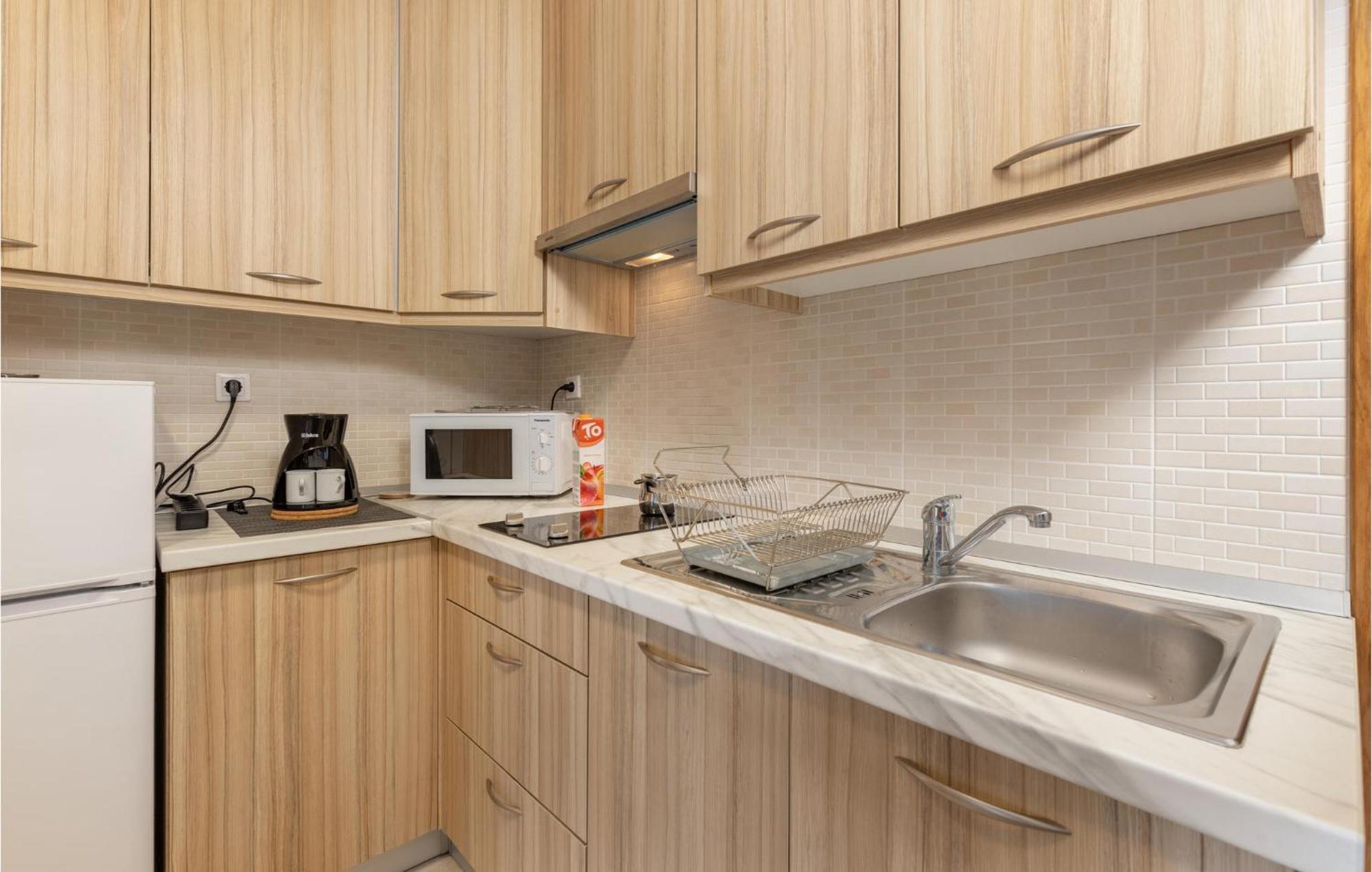 Cozy Apartment In Crikvenica With Kitchen מראה חיצוני תמונה