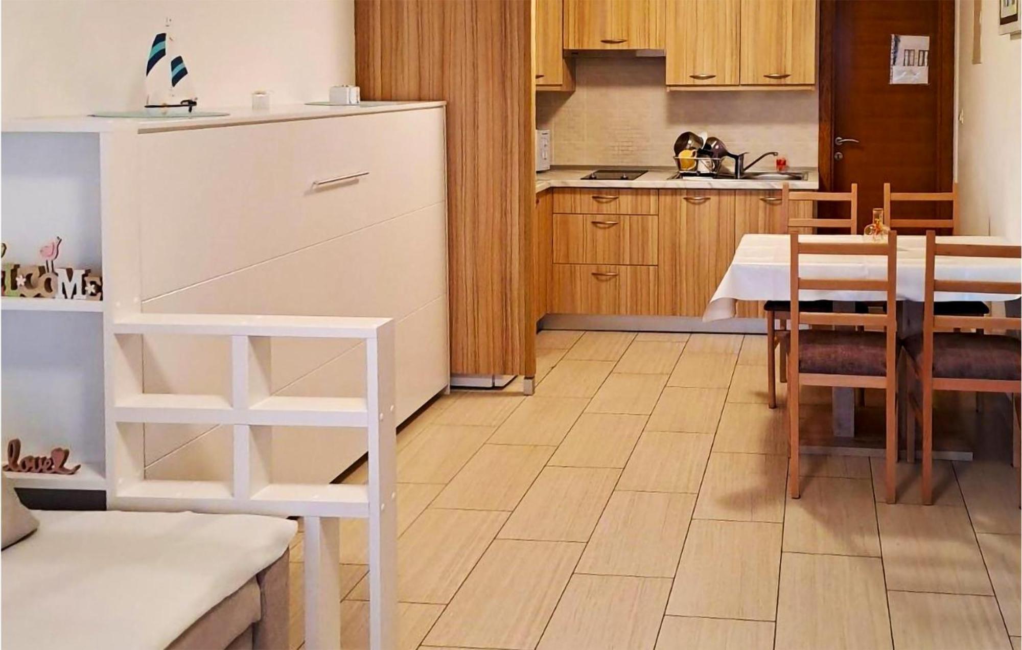 Cozy Apartment In Crikvenica With Kitchen מראה חיצוני תמונה